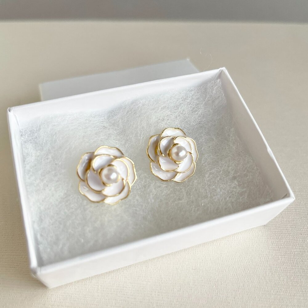CAMELLIA FLOWER EARRINGS
